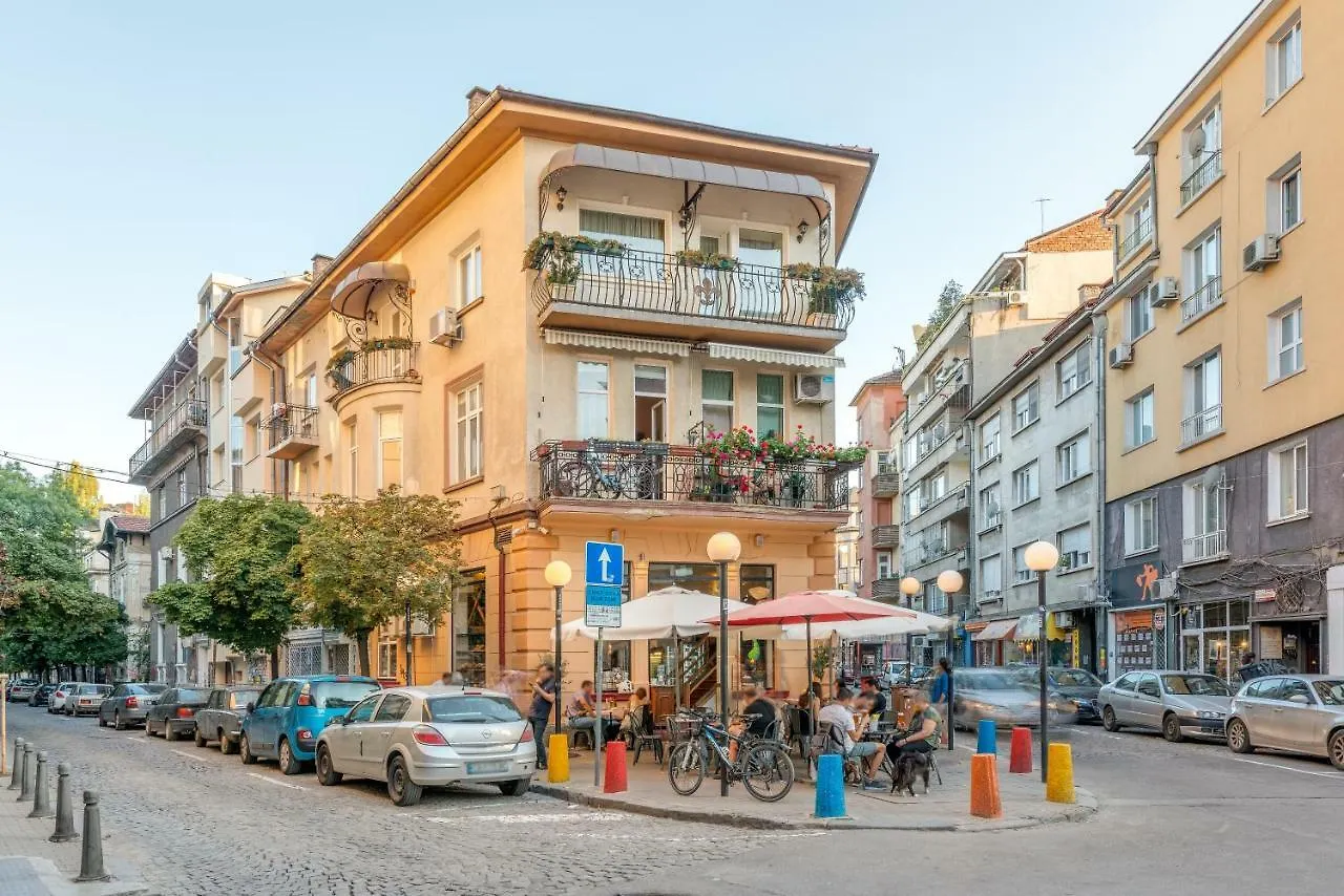 Charming And Artistic Matryoshka Place In Downtown Hotel Sofia Bulgarije